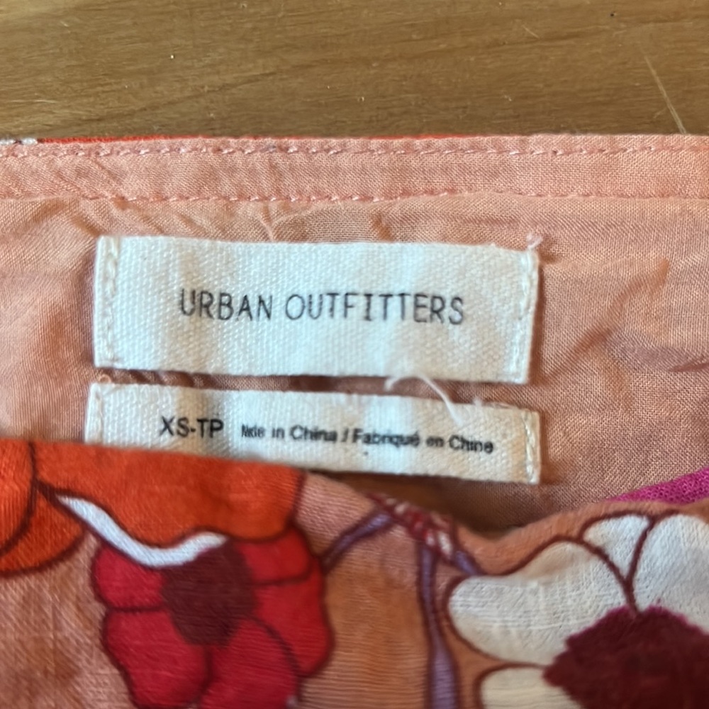 Floral urban skirt - Picture 2 of 3